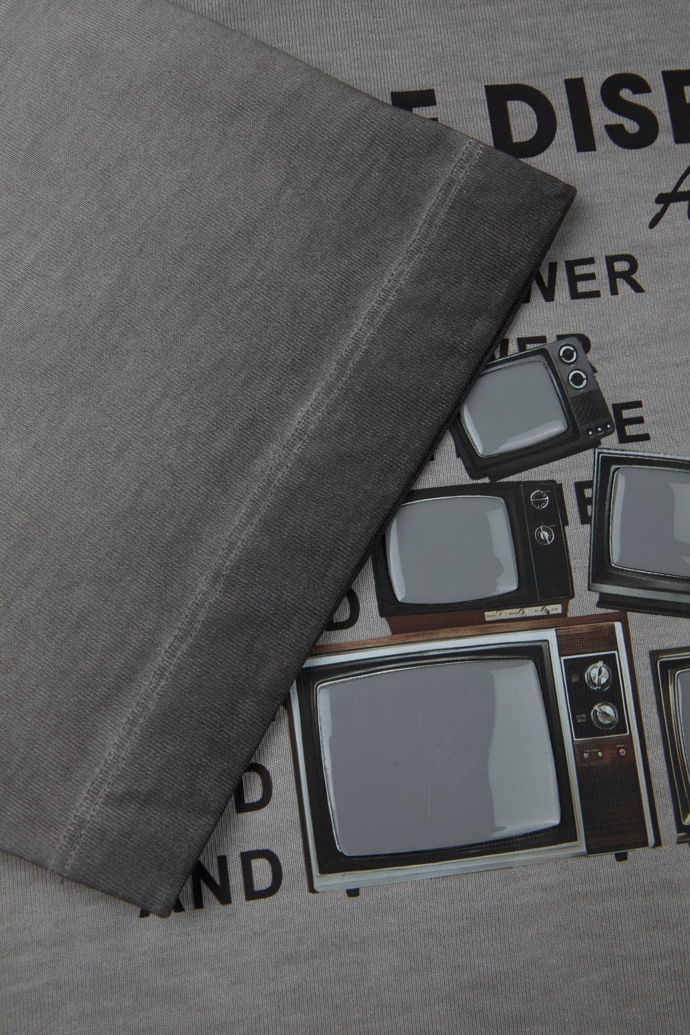 DUMIST - GREY TSHIRT TV's LOGO