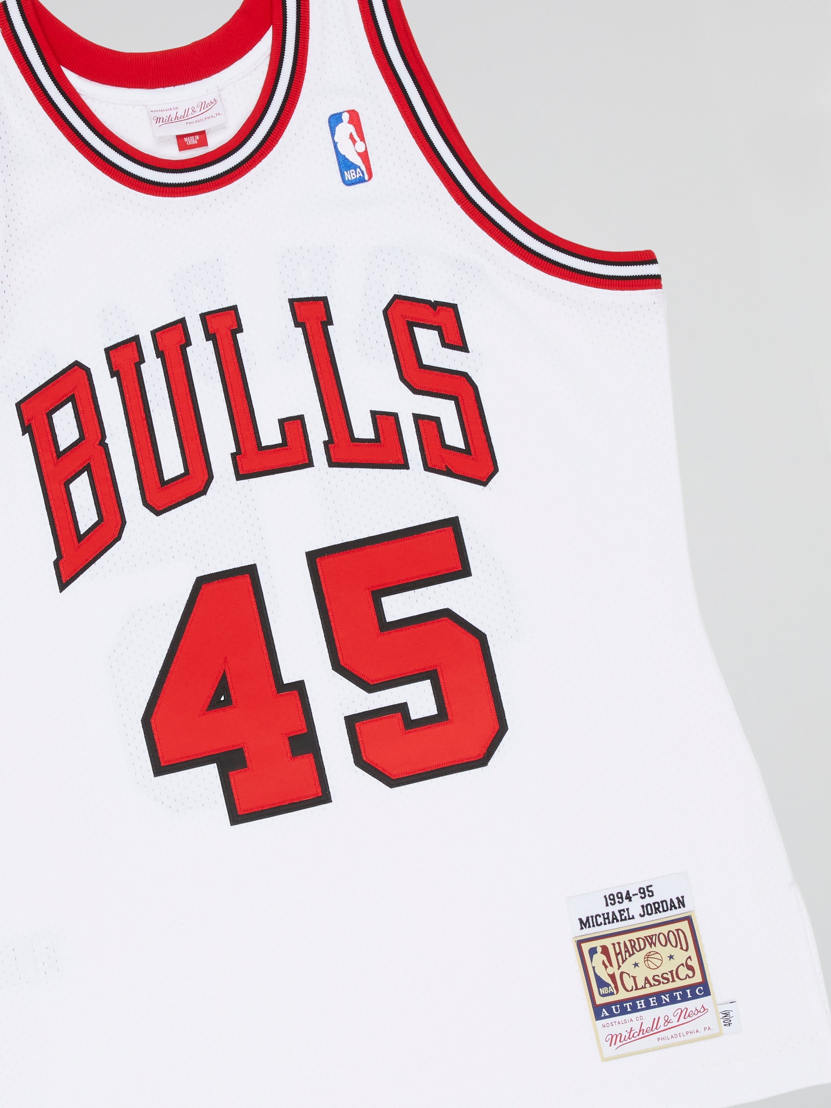 Mitchell & Ness Authentic AWAY Jersey Chicago Bulls 1994-95 Michael Jordan