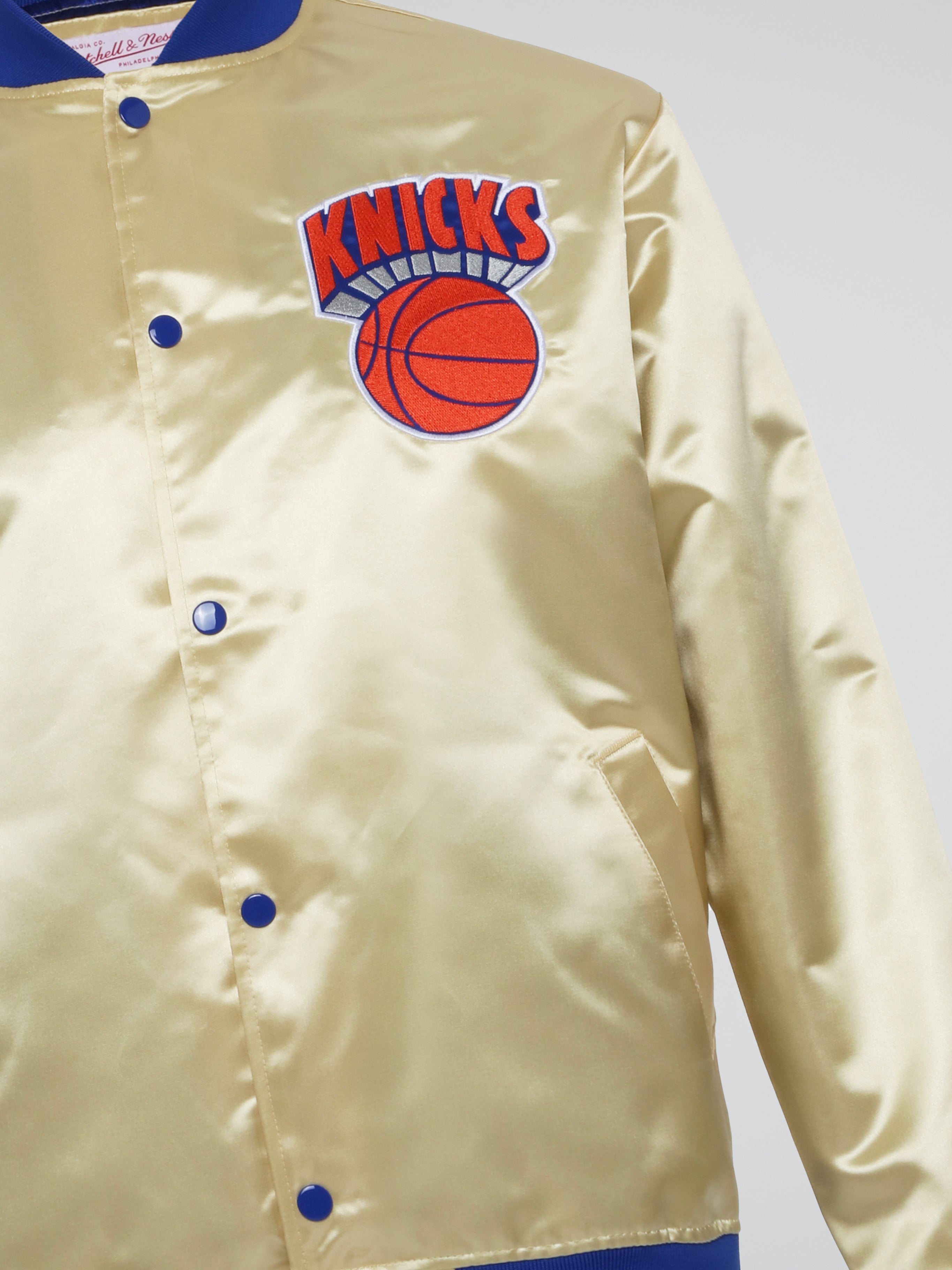 Mitchell & Ness Lightweight Satin Jacket New York Knicks – Light Gold